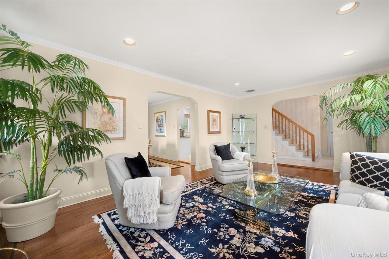 23 Parkside Dr - Photo 2 of 28