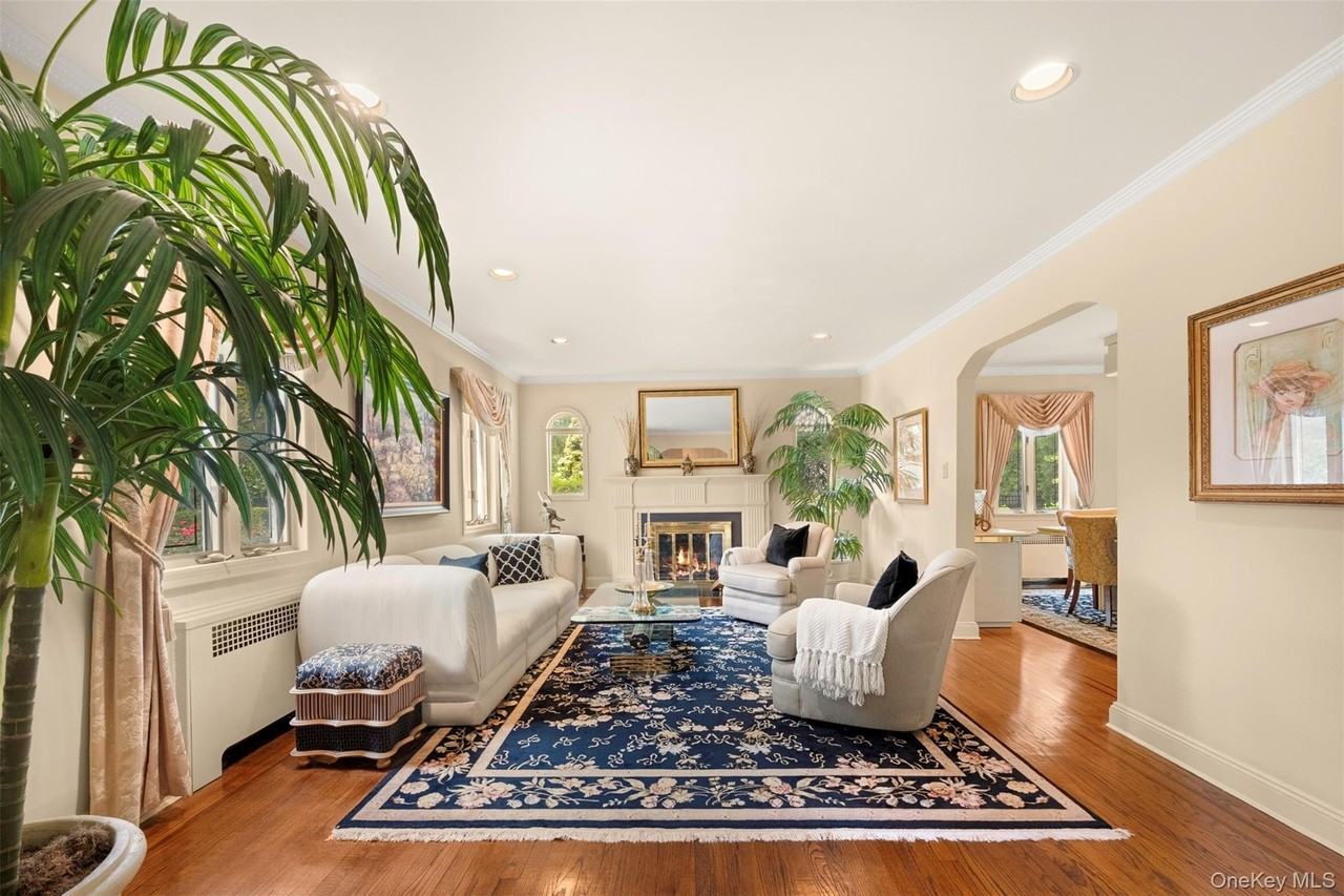 23 Parkside Dr - Photo 4 of 28