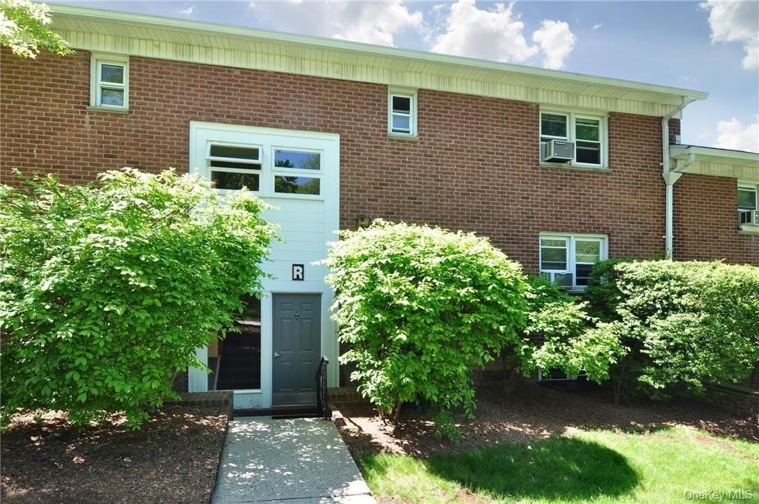 140 N Broadway Apt R4 - Photo 3 of 18