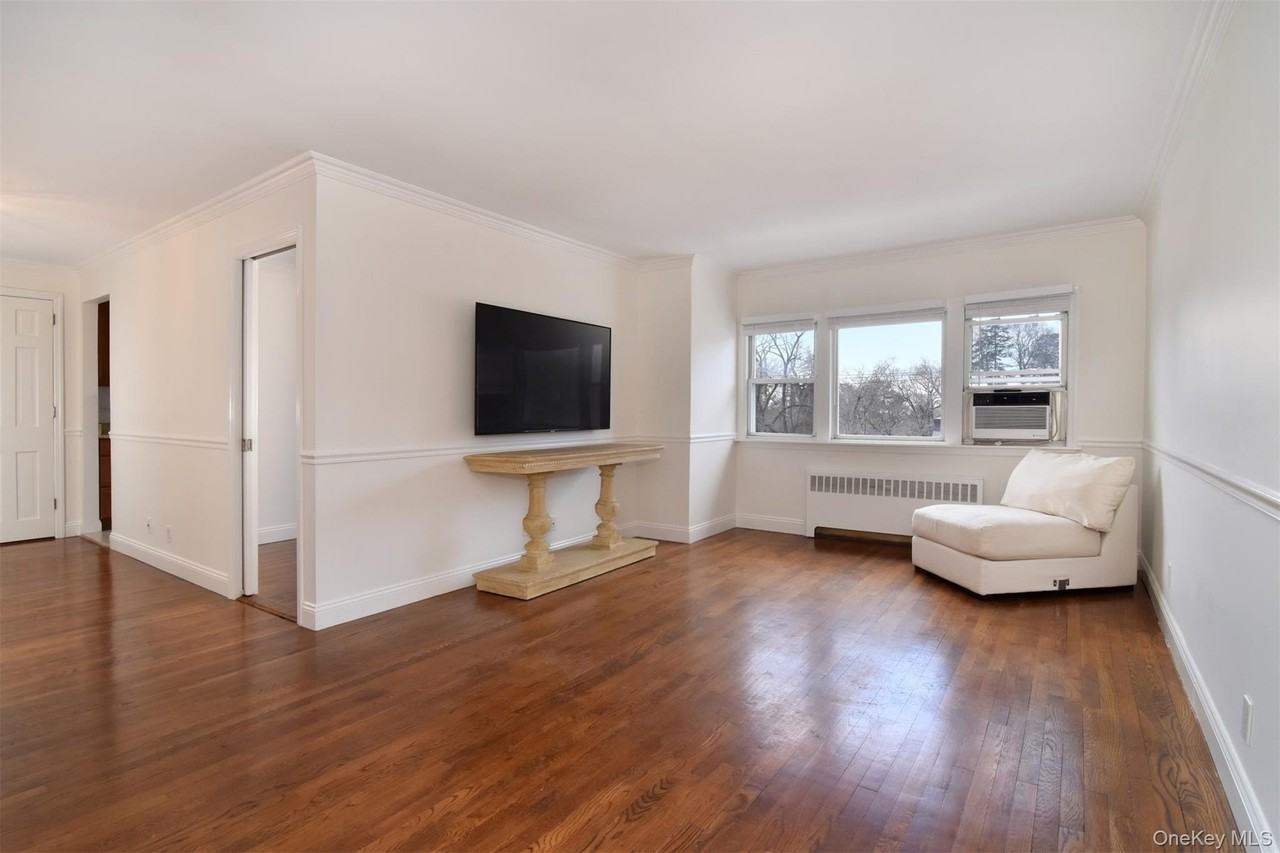 140 N Broadway Apt R4 - Photo 4 of 18