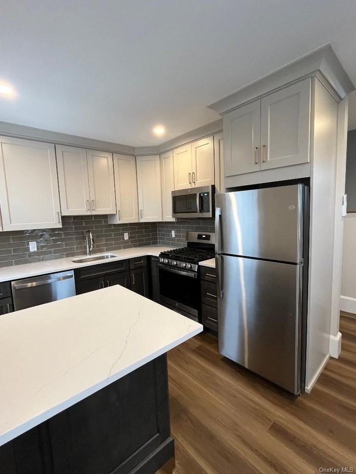 19 Hudson Ter Apt 2nd - Photo 6 of 18