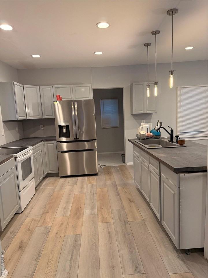 68 Corrigan Rd - Photo 3 of 20