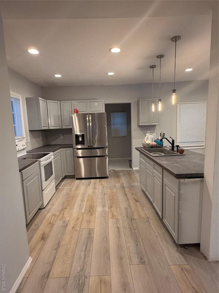 68 Corrigan Rd - Photo 4 of 20