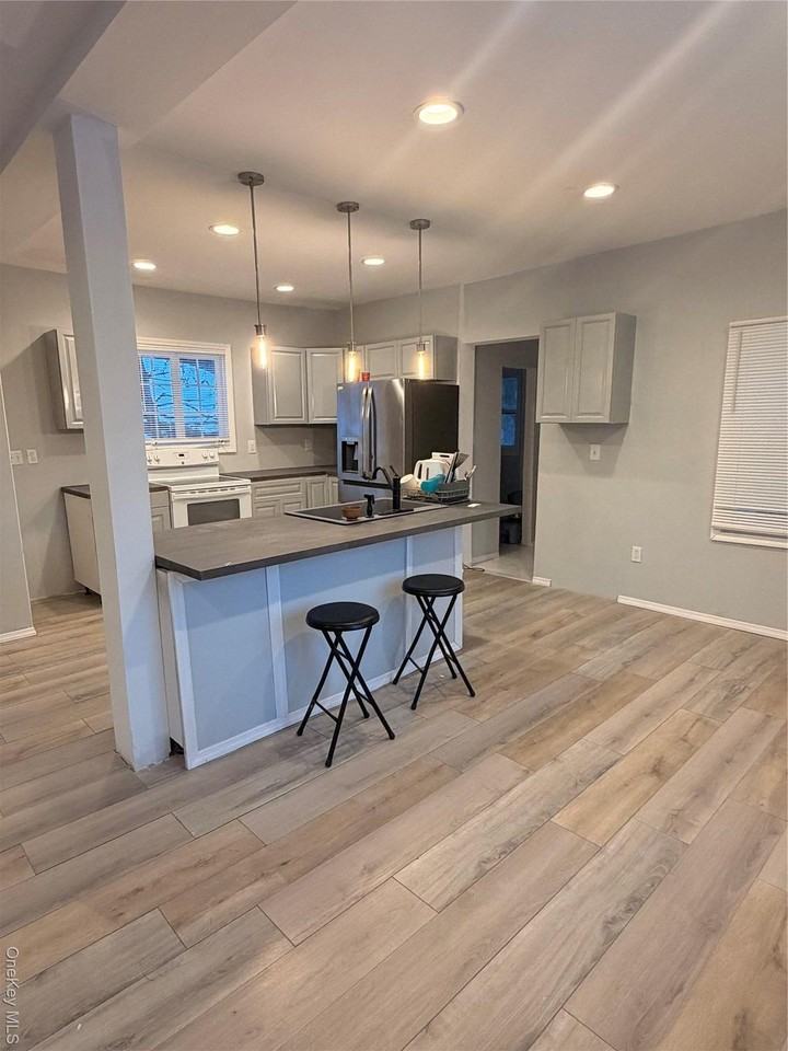 68 Corrigan Rd - Photo 5 of 20