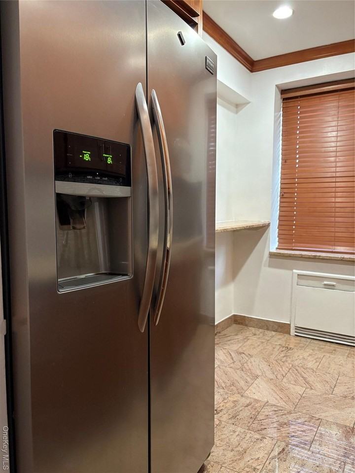 7311 Bell Blvd Apt 1b - Photo 2 of 10