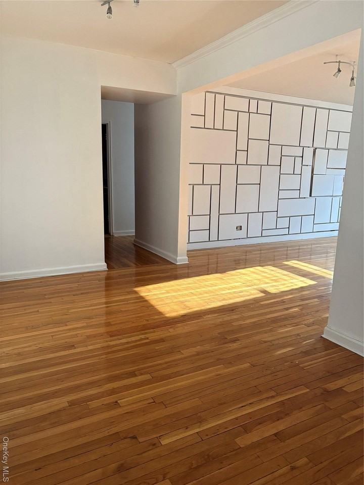 7311 Bell Blvd Apt 1b - Photo 3 of 10