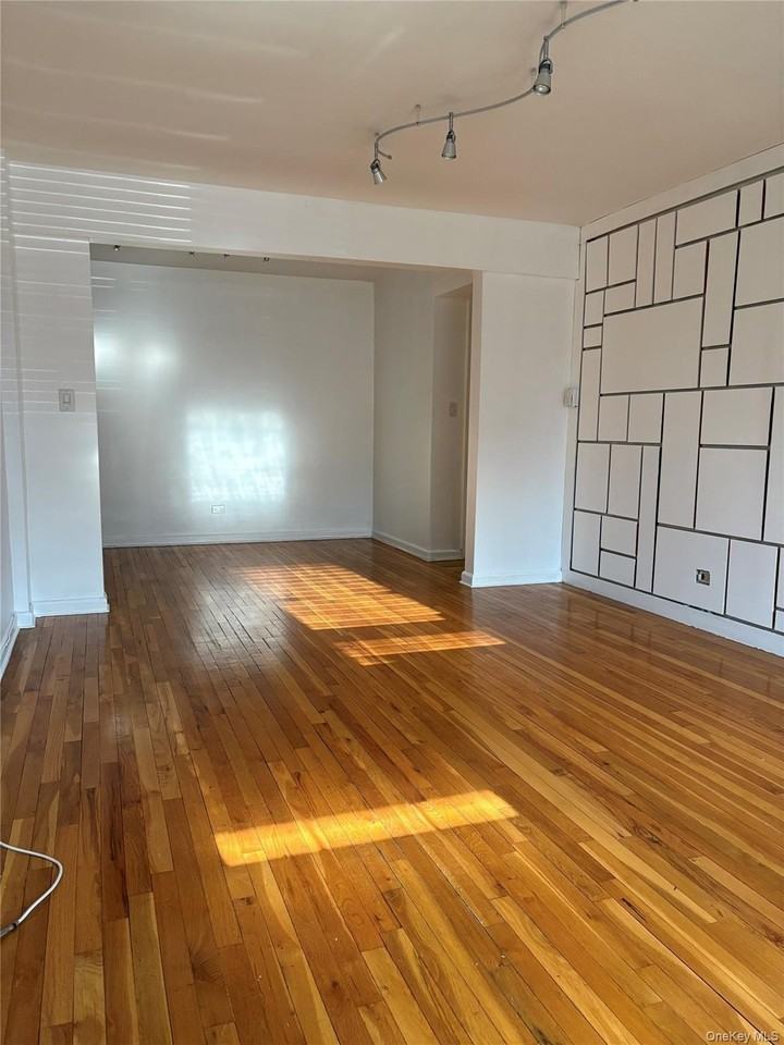 7311 Bell Blvd Apt 1b - Photo 4 of 10