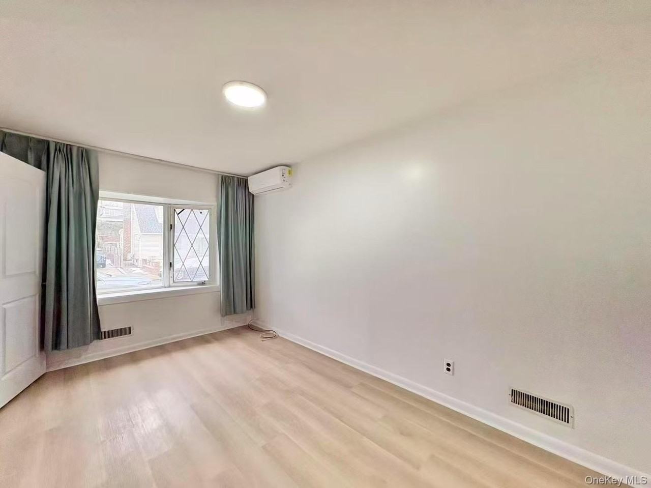 2347 128th St Unit 1fl - Photo 3 of 5