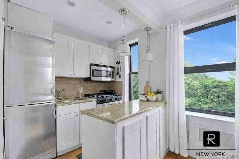 420 Central Park W Apt 5h - Photo 3 of 6