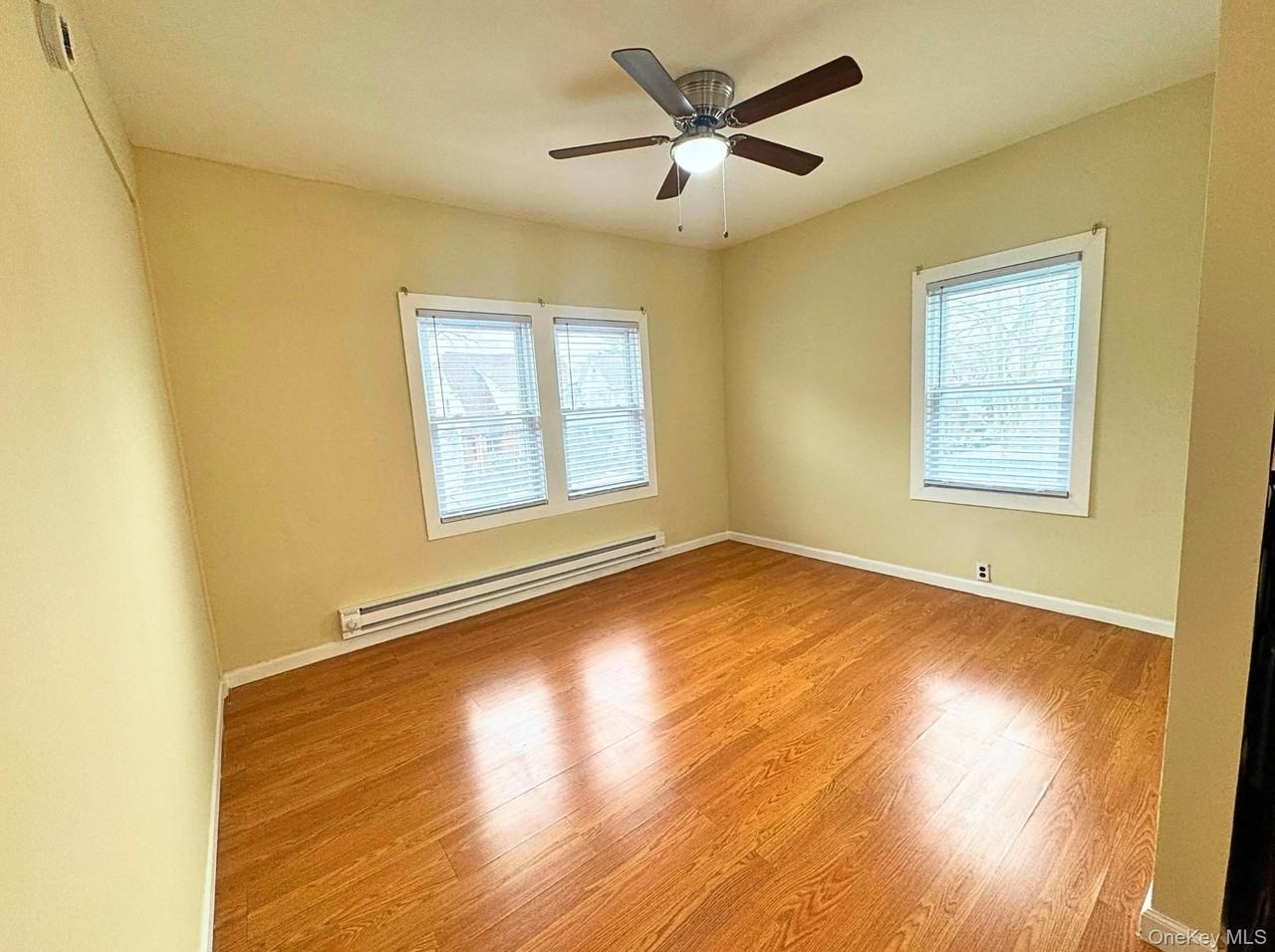 8456 164th St 2nd Fl - Photo 2 of 6