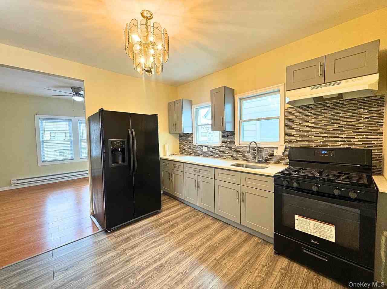 8456 164th St 2nd Fl - Photo 3 of 6