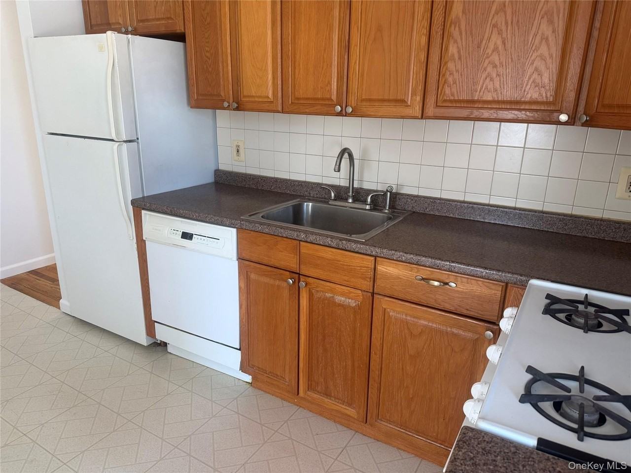 219 Manhattan Ave - Photo 2 of 10