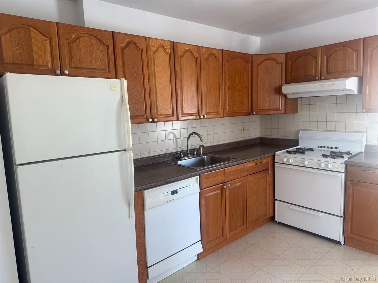 219 Manhattan Ave - Photo 3 of 10