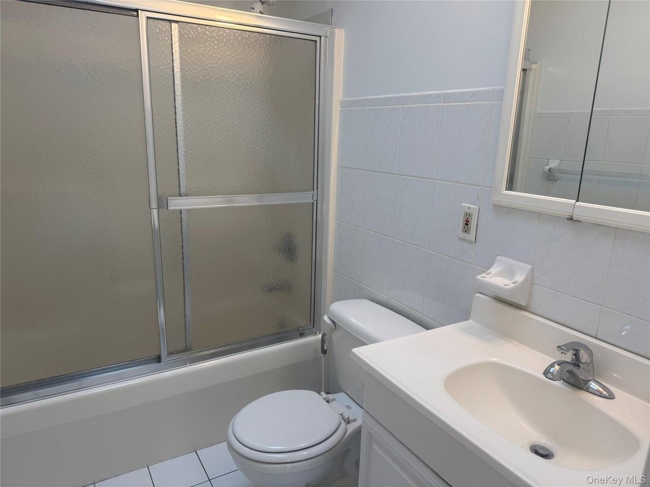 219 Manhattan Ave - Photo 4 of 10