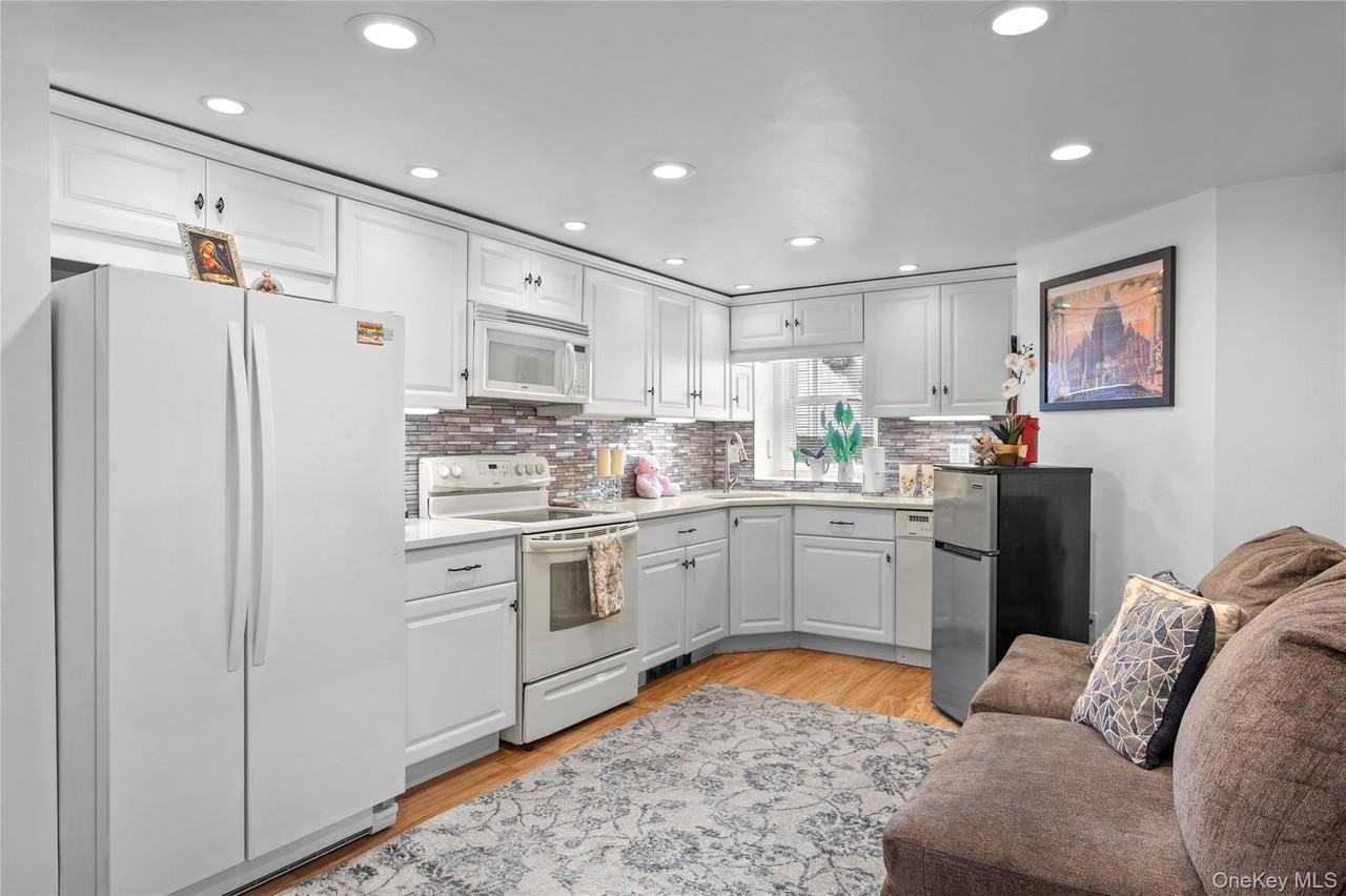 46 N High St Apt 1 - Photo 4 of 11