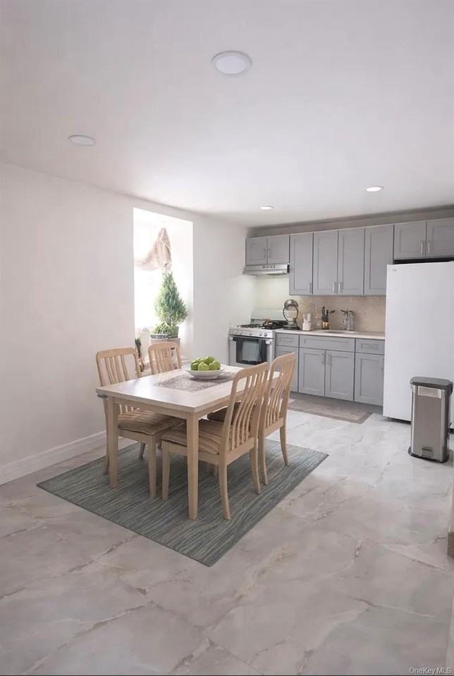 49 Gladys St - Photo 2 of 14