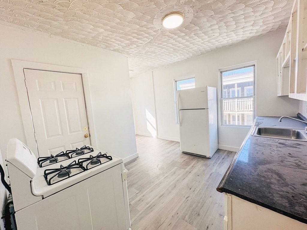 513 Washington St Apt 2 - Photo 3 of 13