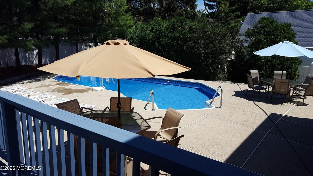 1210 Tuxedo Pl - Photo 4 of 26