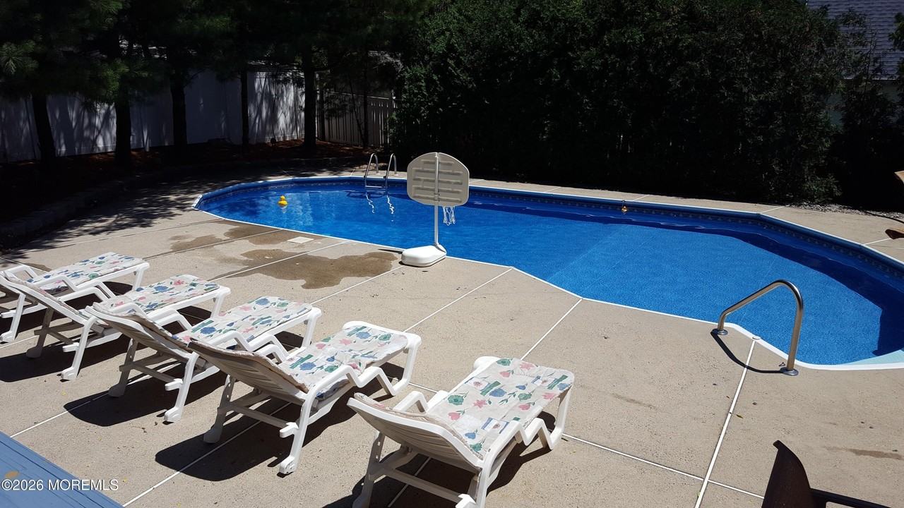 1210 Tuxedo Pl - Photo 6 of 26