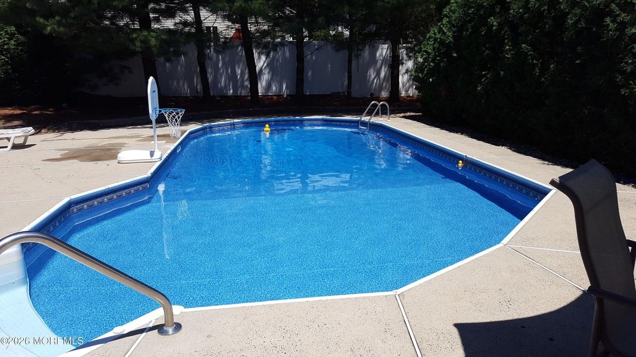 1210 Tuxedo Pl - Photo 7 of 26