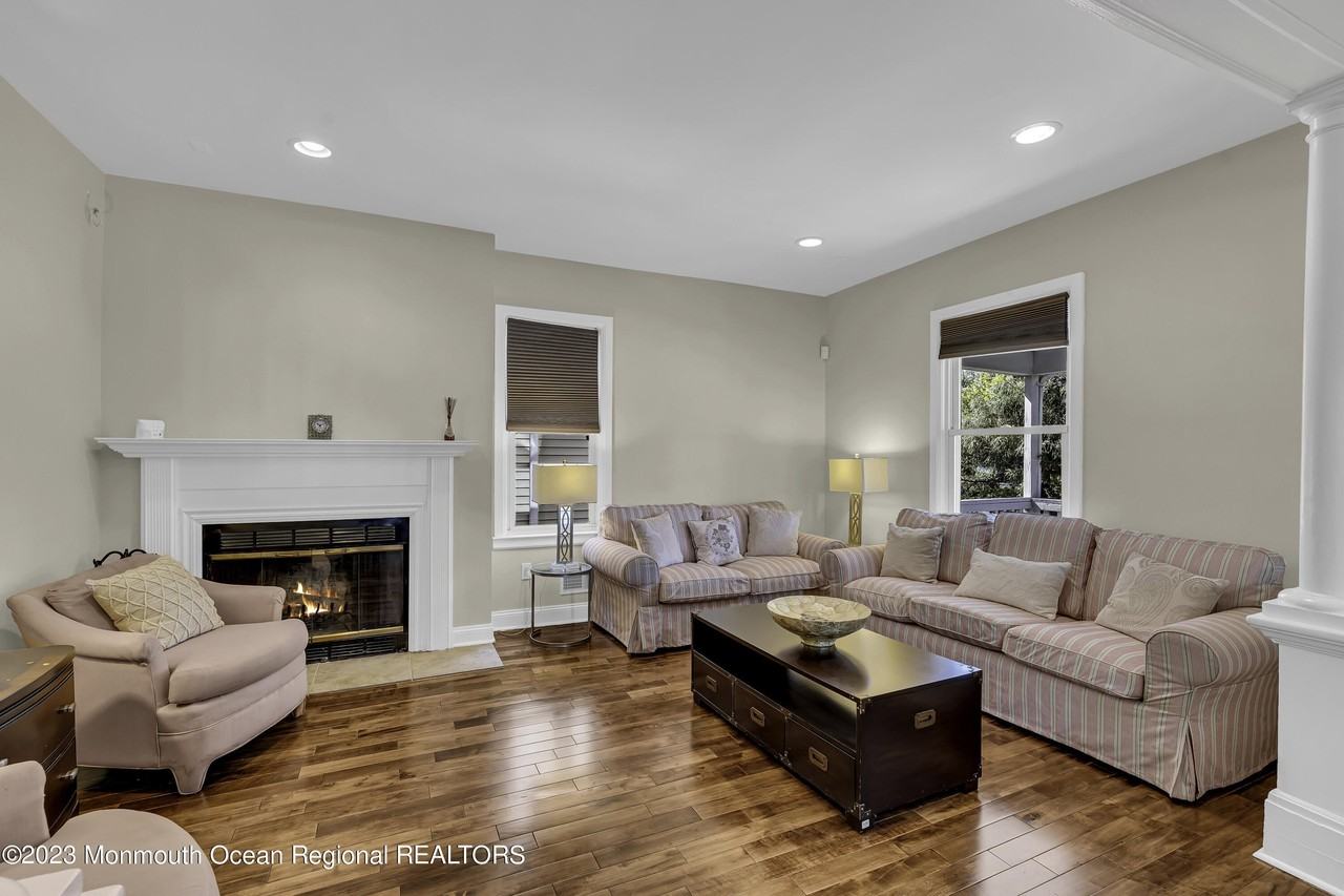 925 5th Ave - Photo 7 of 31