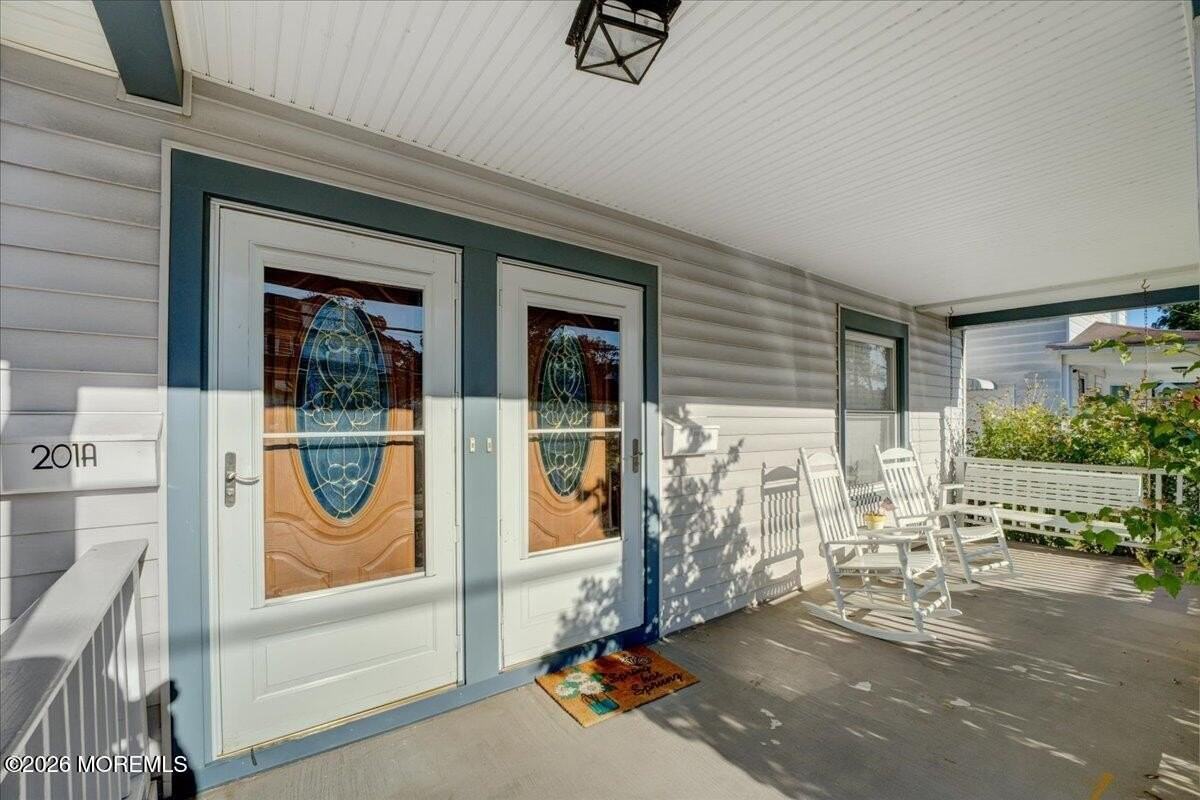 201 Gatzmer Avenue unit: Upstairs Unit - Photo 4 of 26