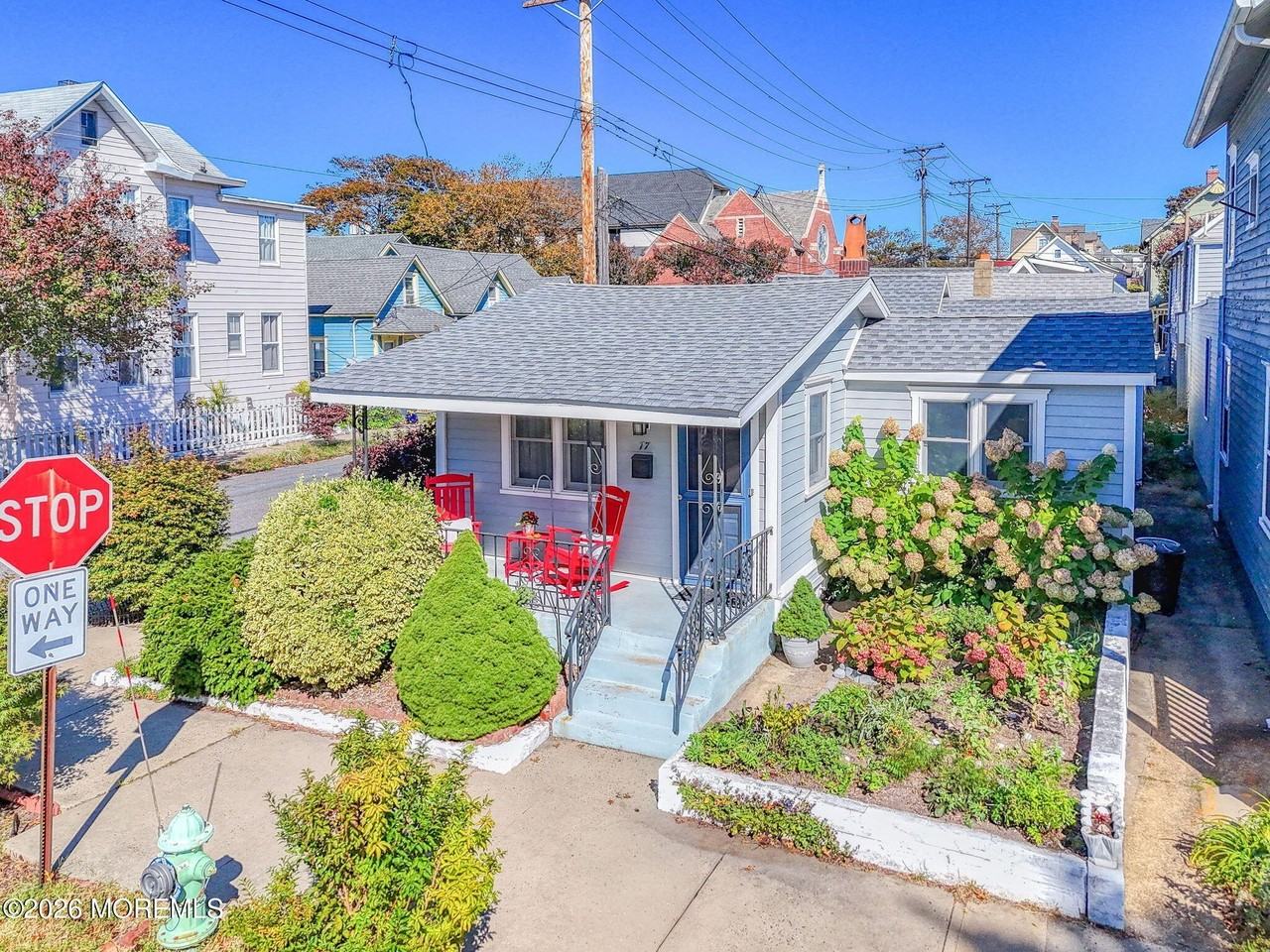 77 Abbott Ave - Photo 3 of 21