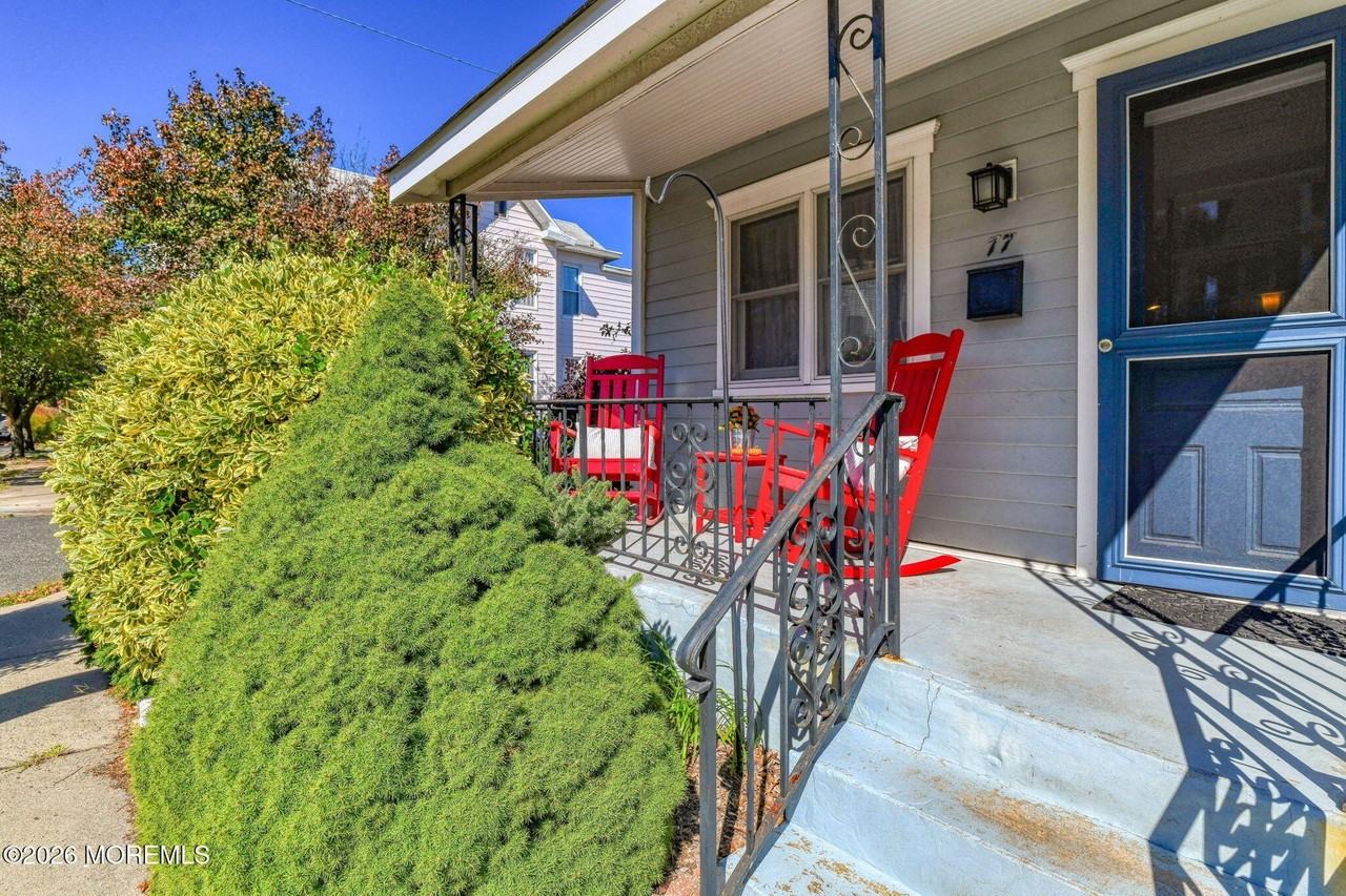 77 Abbott Ave - Photo 4 of 21