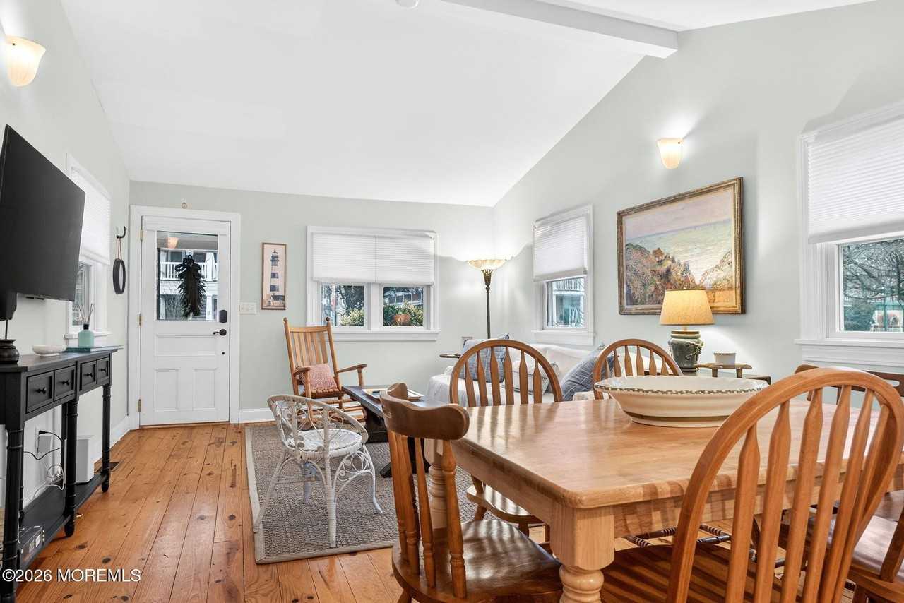 77 Abbott Ave - Photo 5 of 21
