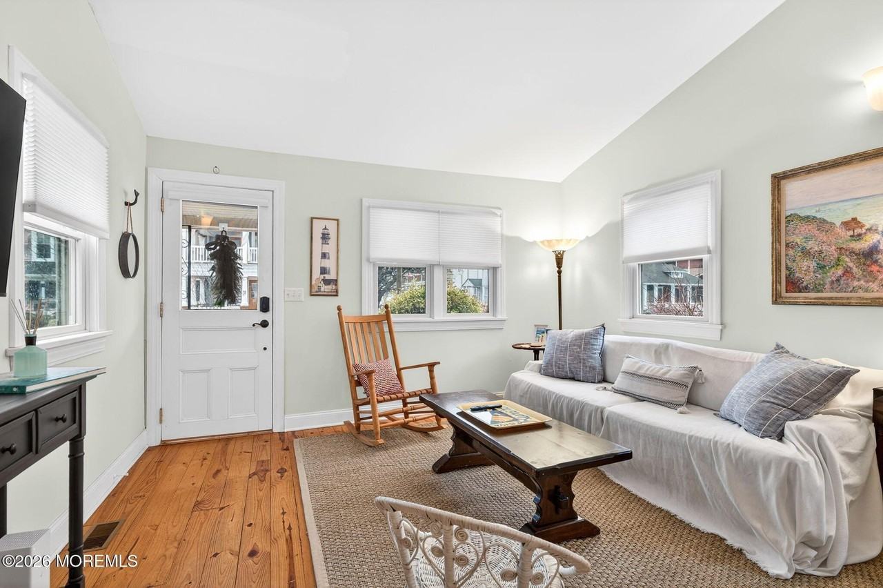 77 Abbott Ave - Photo 6 of 21