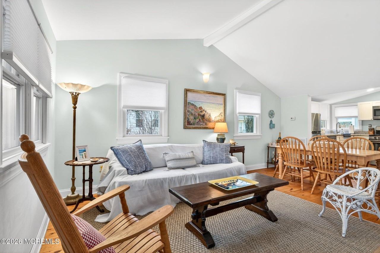 77 Abbott Ave - Photo 7 of 21
