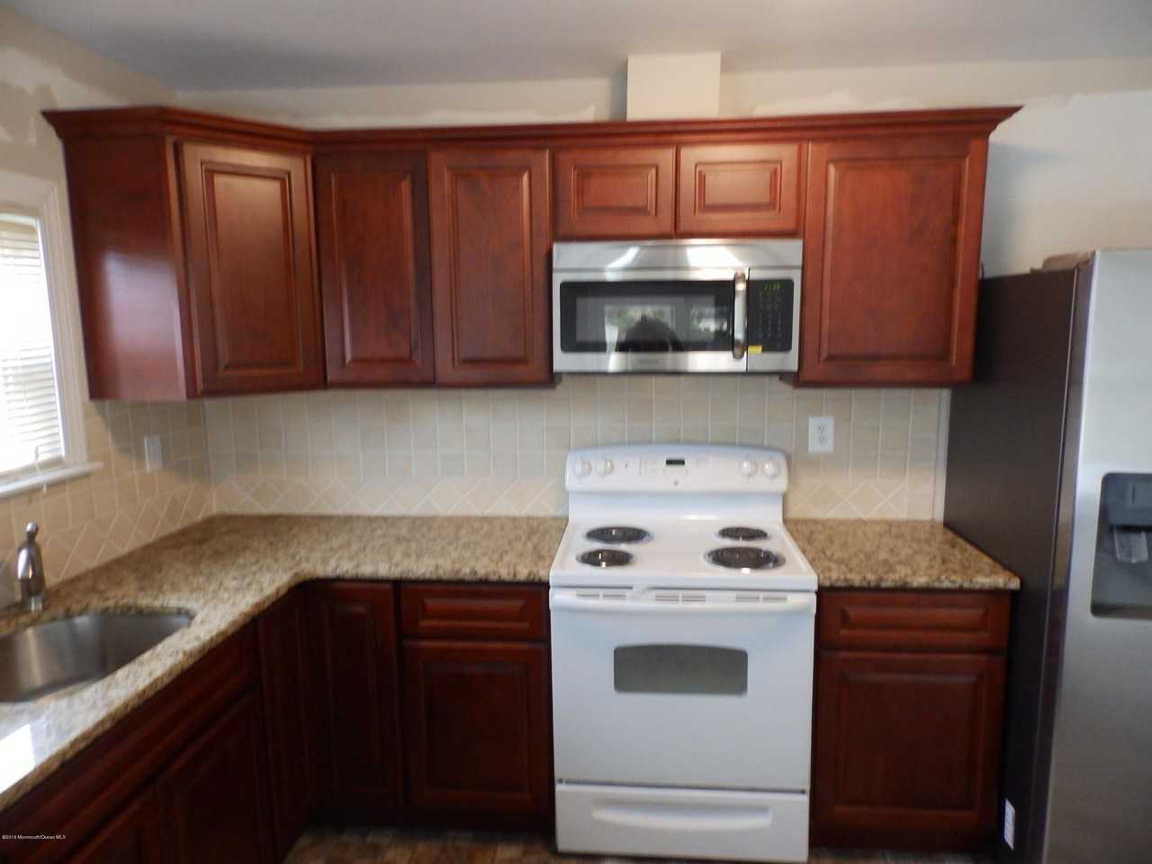 25 Hyannis St - Photo 2 of 15