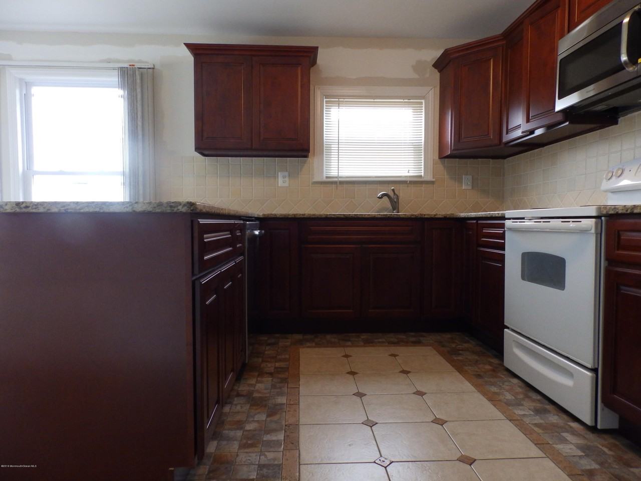 25 Hyannis St - Photo 3 of 15