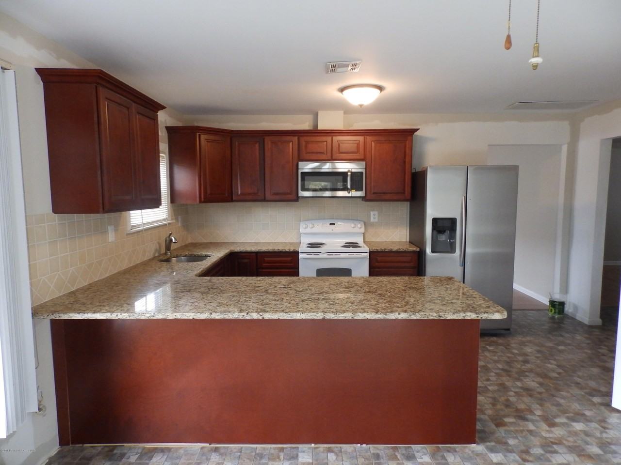 25 Hyannis St - Photo 4 of 15