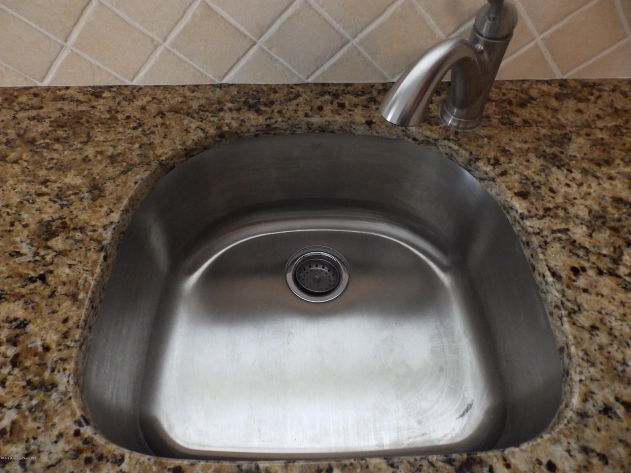 25 Hyannis St - Photo 5 of 15