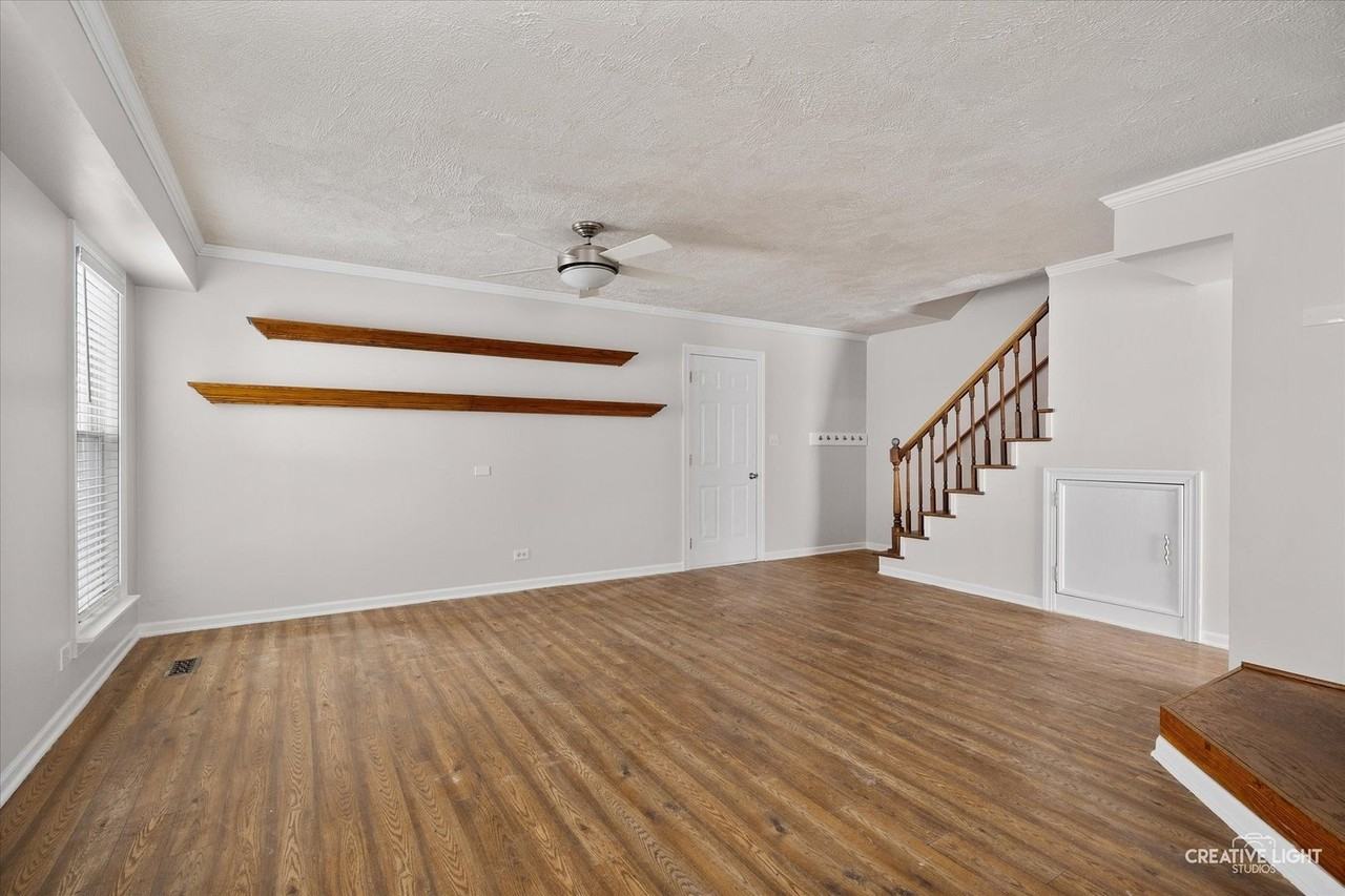 2456 Devonshire Ct - Photo 3 of 19