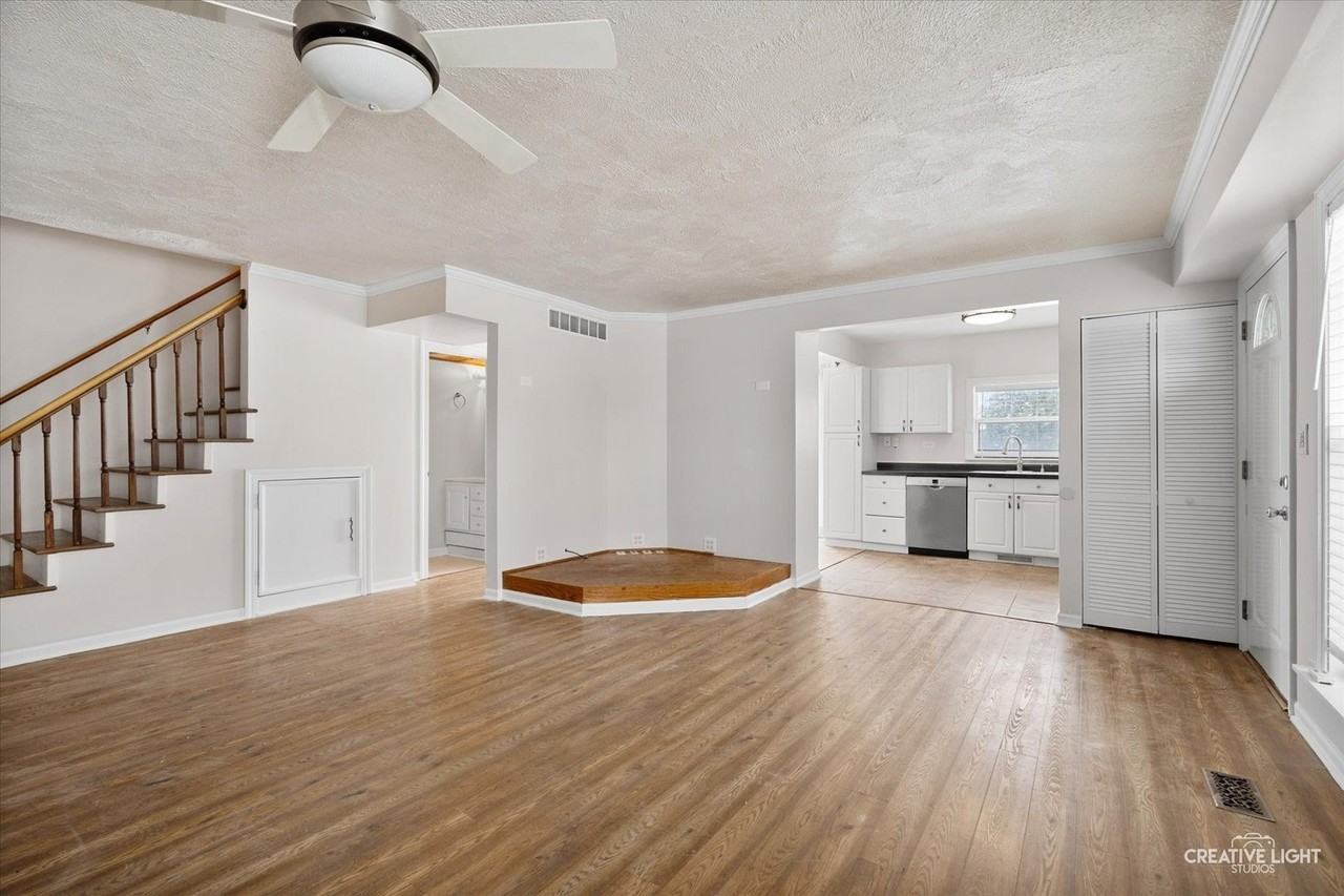 2456 Devonshire Ct - Photo 4 of 19