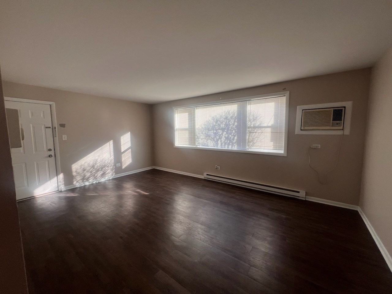 4225 Forest Ave Apt W1s - Photo 3 of 12