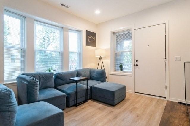 3639 W Iowa St #2W - Photo 2 of 11