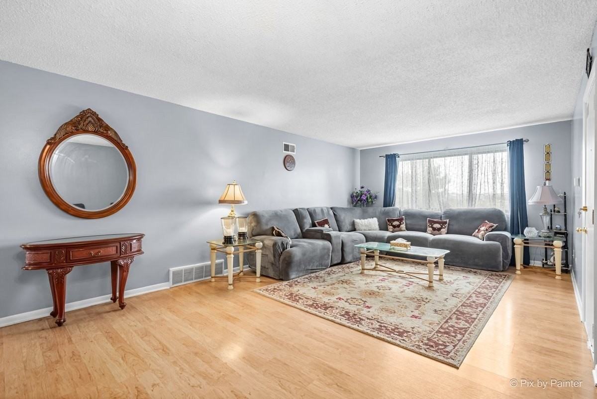 1452 Carol Ct Apt 2a - Photo 3 of 22