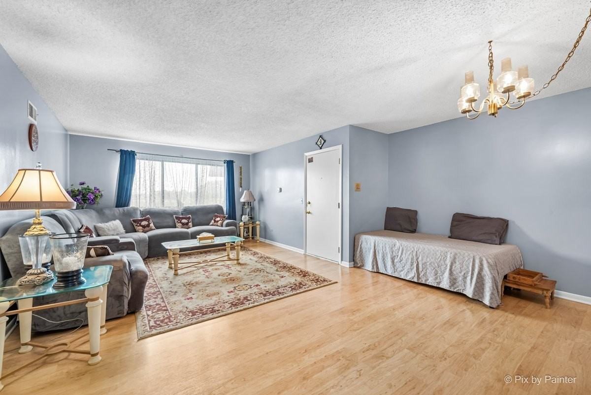 1452 Carol Ct Apt 2a - Photo 4 of 22