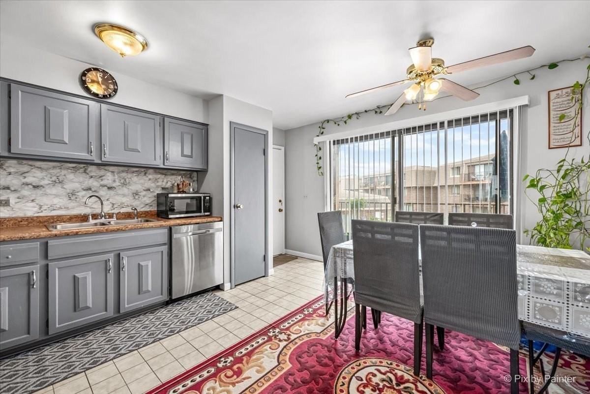 1452 Carol Ct Apt 2a - Photo 5 of 22