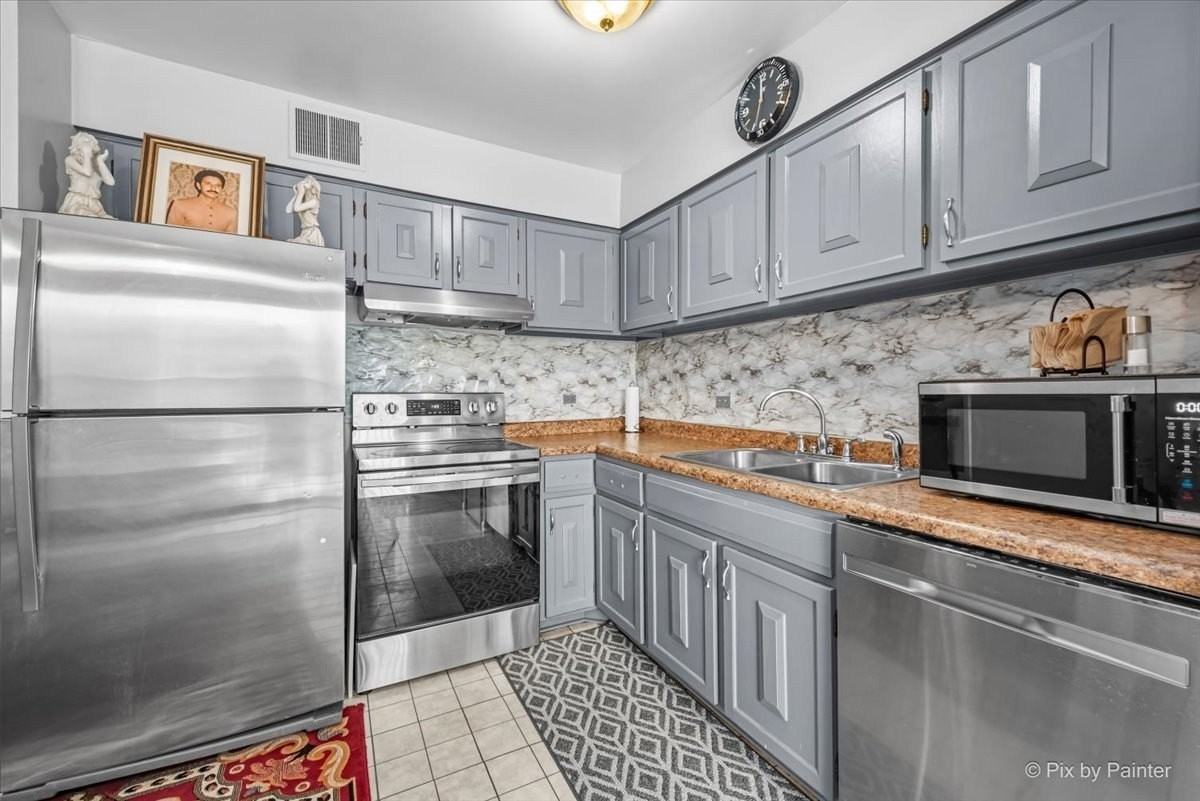 1452 Carol Ct Apt 2a - Photo 6 of 22