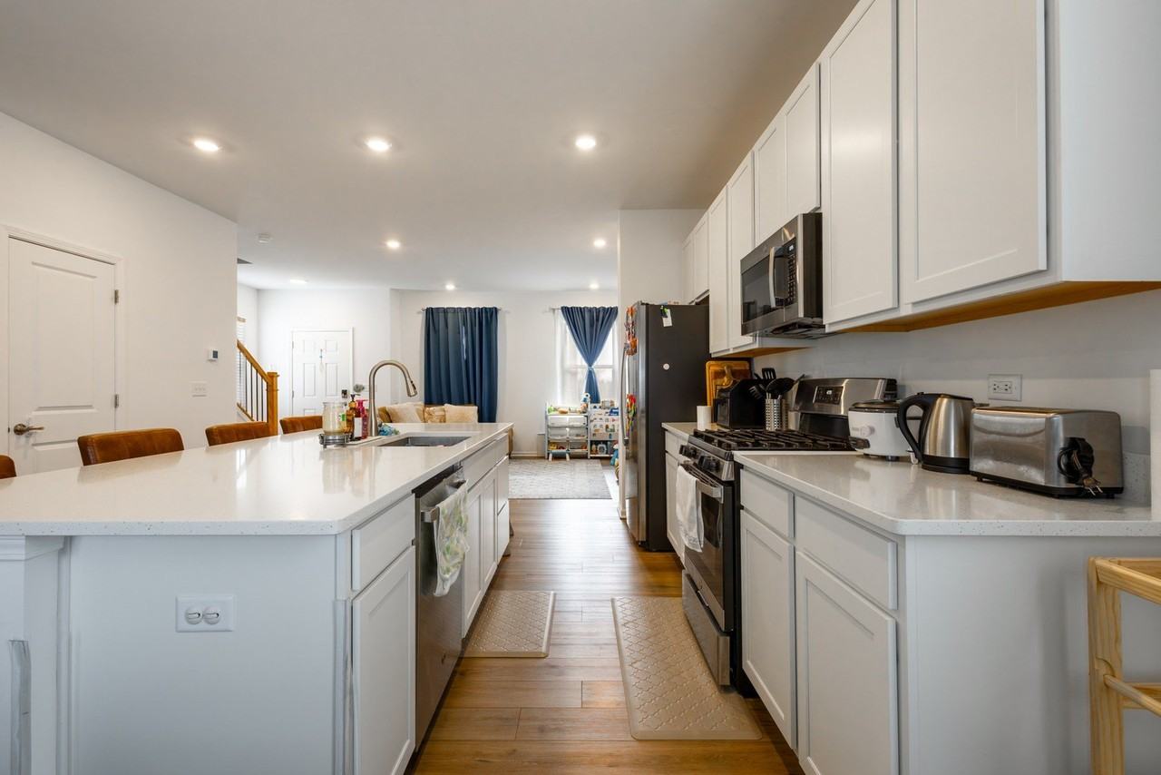 1300 Kentwood Dr - Photo 7 of 29