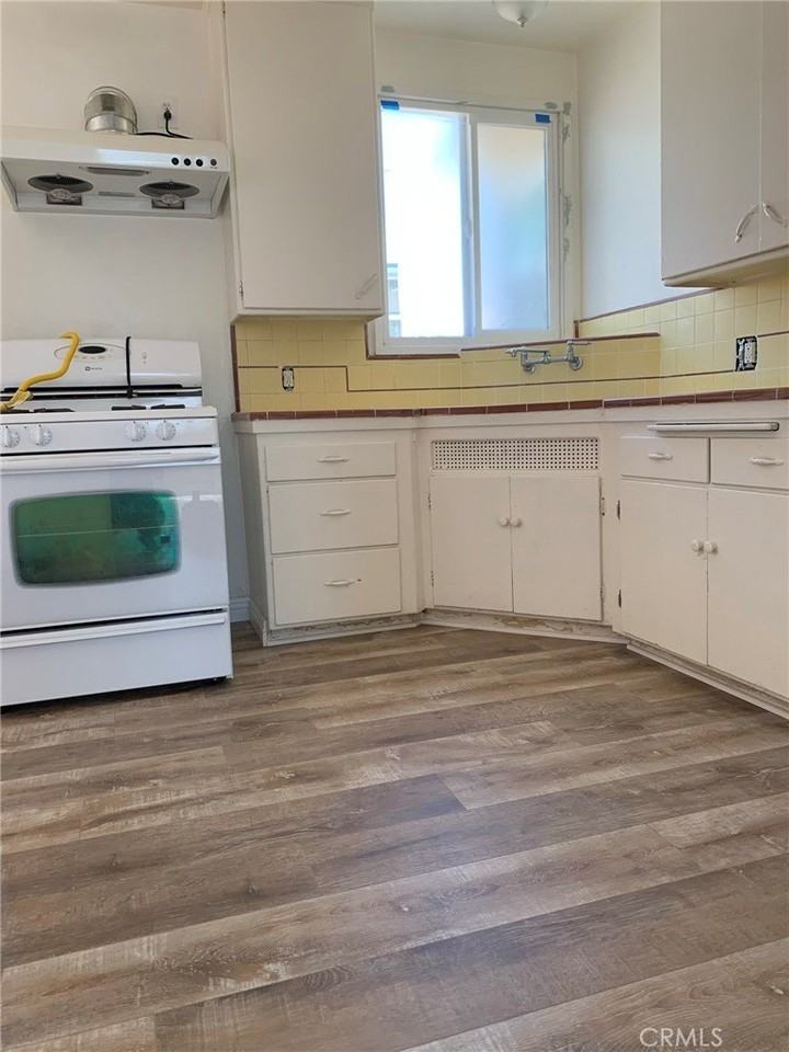 750 W Colorado Blvd - Photo 2 of 8