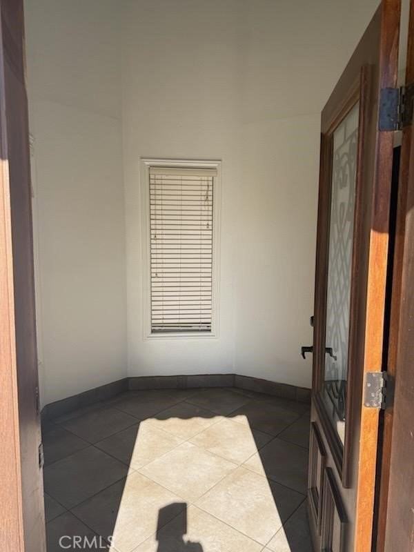 18764 Consul Ave - Photo 4 of 33