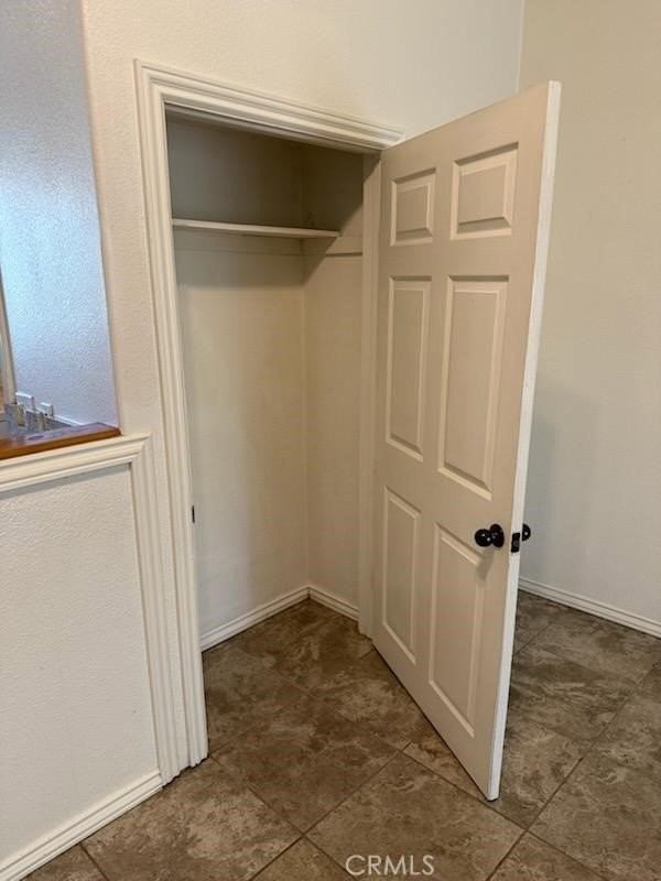 18764 Consul Ave - Photo 5 of 33