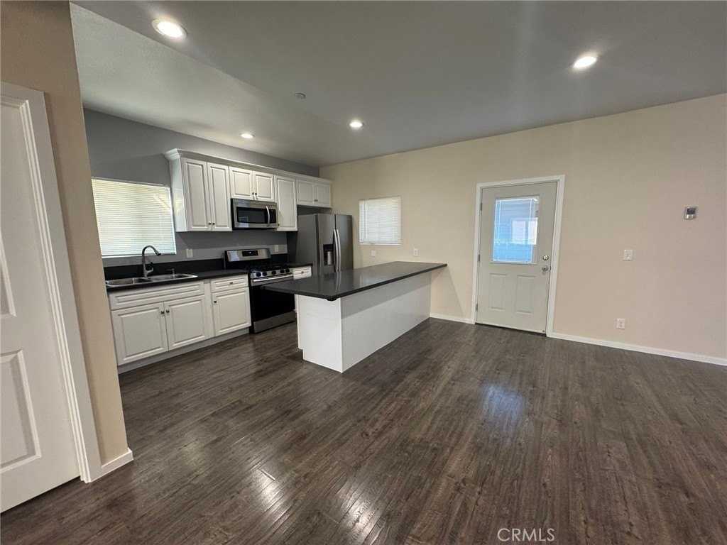 22164 Vacation Dr - Photo 4 of 22