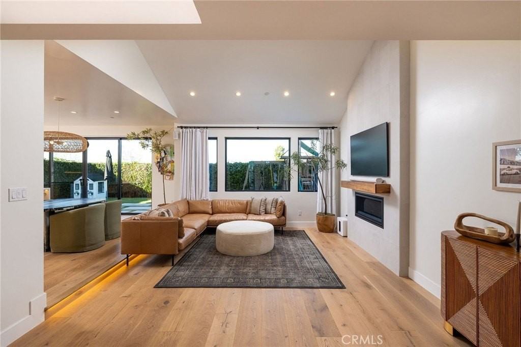 2012 Port Chelsea Pl - Photo 4 of 16