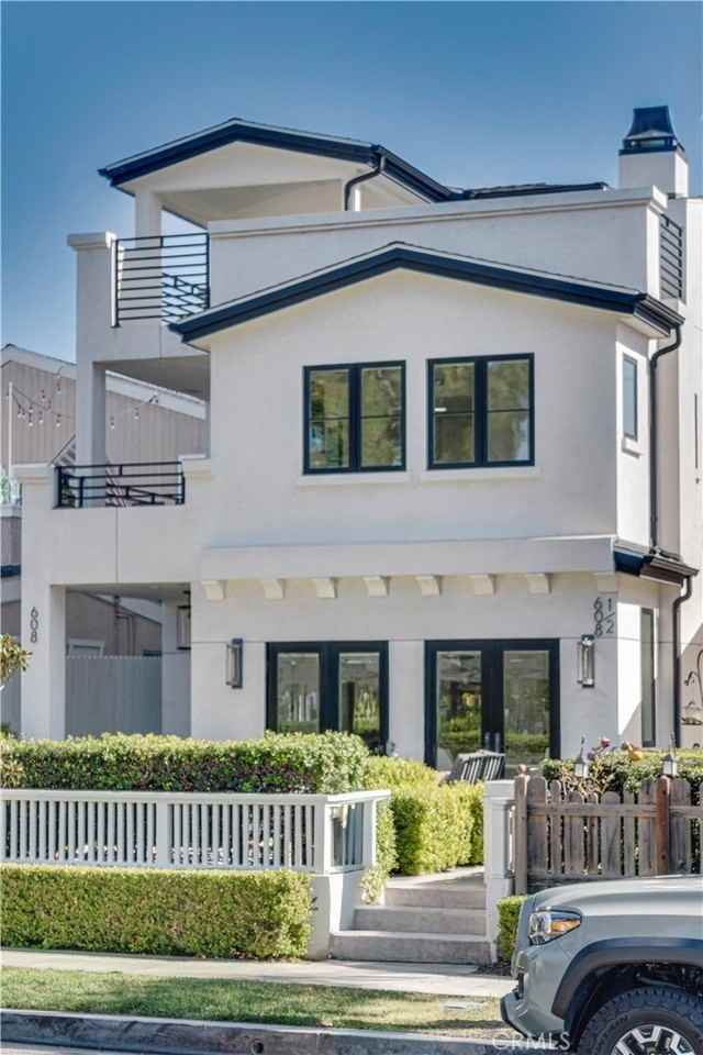 608 Heliotrope Ave - Photo 2 of 50